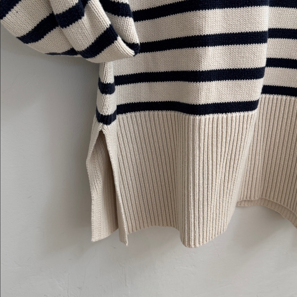 GAP Sweater - Picture 2 of 4